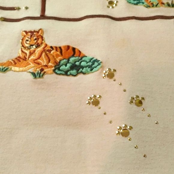 Vintage  tan short sleeve cotton polyester t-shirt with embroidered animals. - Picture 4 of 6